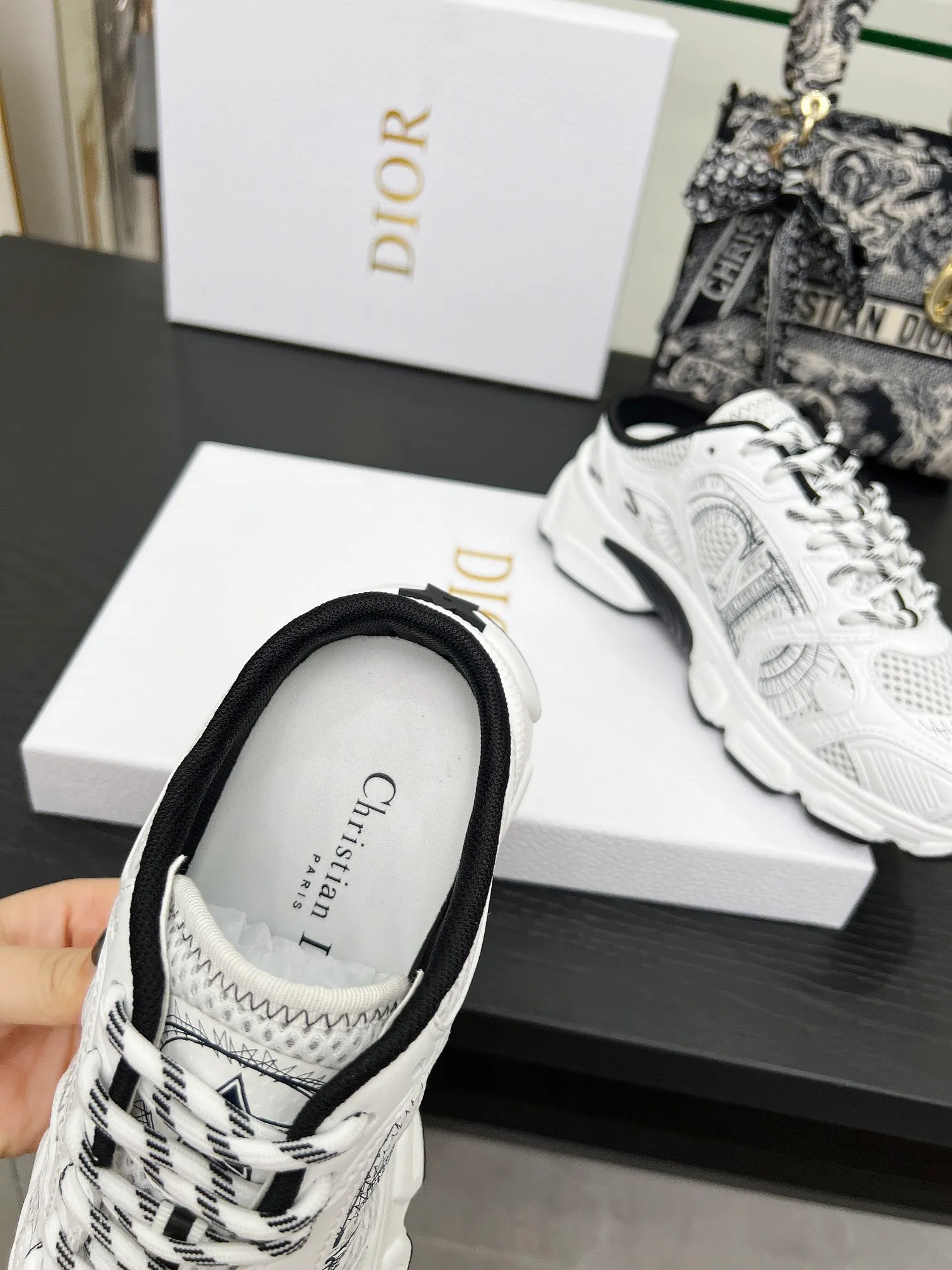 p560🐮🐮This Dior Chrono sports half slipper reinterprets running shoes with Dior's haute couture style. Gray mesh fabric is paired with tonal suede calfskin panels, the CD logo on the side, the star patch on the tongue and the Dior logo on the heel, all in classic fine detail. Featuring two-tone laces and a lightweight sole with star graphics, they can be worn year-round. Size: Women’s size 35-41 (35/42 can be customized) Men’s size 40-46 (men’s version is being printed) Color: 12 colors available
